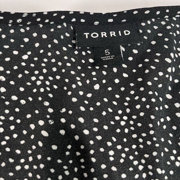 Torrid Black Polka Dot Georgette Pintuck Button-Front Blouse Size 5X - Picture 13 of 13